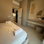 Lägenhet The Azure Breeze Beachfront Escape *