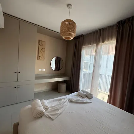 The Azure Breeze Beachfront Escape Lägenhet *
