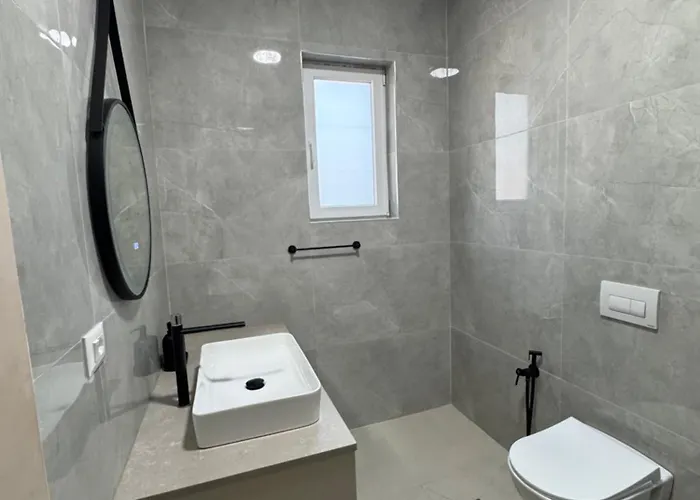 The Azure Breeze Beachfront Escape Appartement *